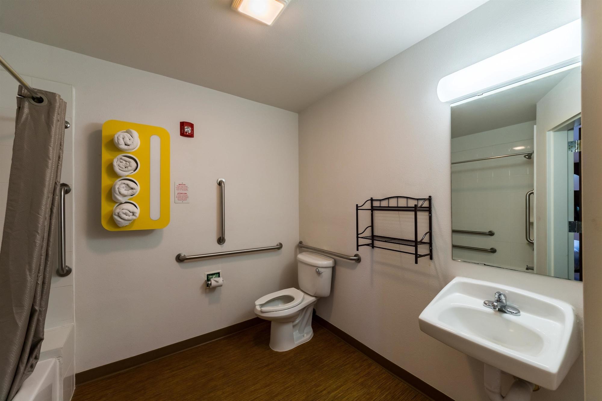 Hotel 6-eagle Pass, Tx - Lakeside