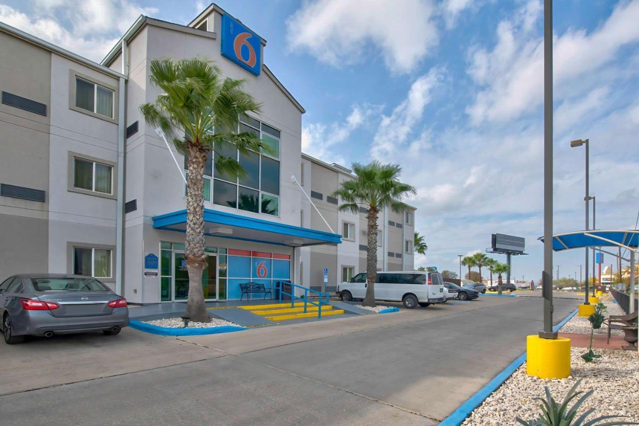 6-eagle Pass, Tx - Lakeside Hotel