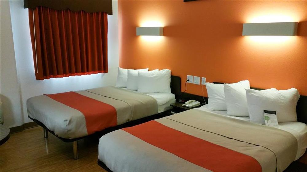 Hotel 6-eagle Pass, Tx - Lakeside 2*